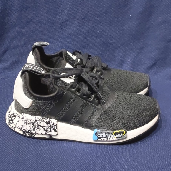 NWT adidas NMD_R1 Running Workout Shoes - Picture 3 of 8